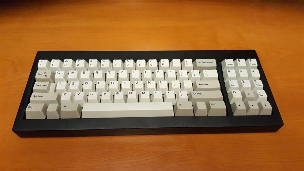 What makes up a Model F Keyboard? + Detailed production status of each part 18 The compact cases are made of high quality but lightweight anodized aluminum – great for frequent travelers. The compact cases cut the weight down to about 3 or 4 pounds from 8 to 10 pounds of the original style cases.