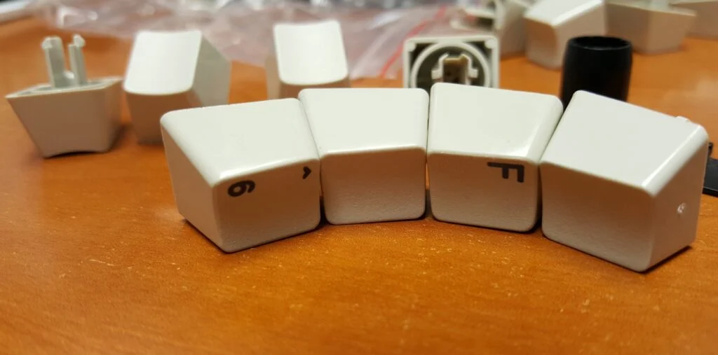 As always please disregard the colors in these photos as they are not 100% accurate. In person the keys are a match.
