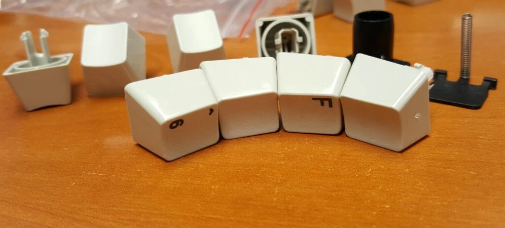 As always please disregard the colors in these photos as they are not 100% accurate. In person the keys are a match.