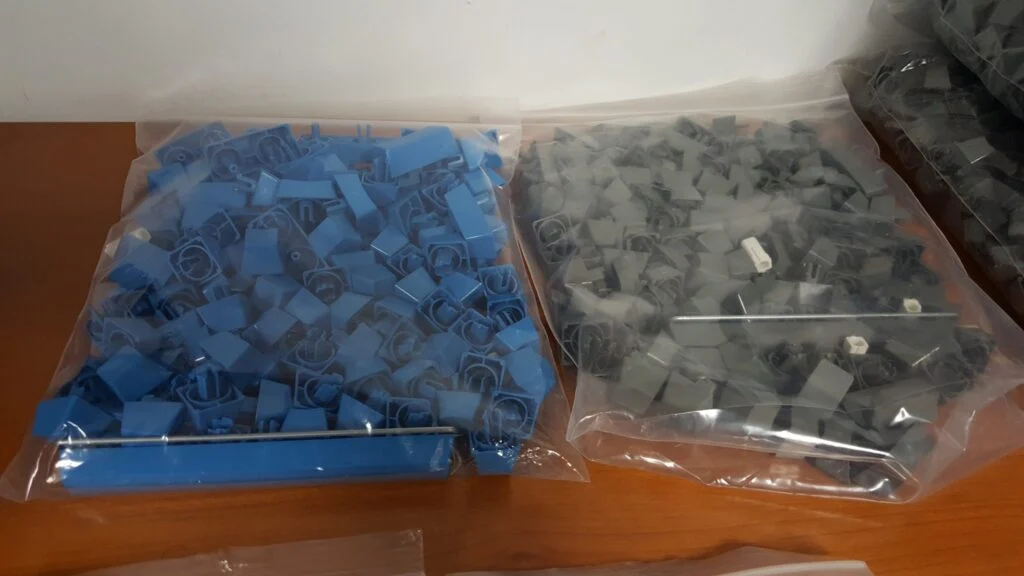First Shipment of Keys + Now in Stock! Unprinted Key sets, stabilizer inserts, inner foam 1 Now in stock and ready to ship: unprinted key sets, horizontal and vertical stabilizer inserts, flippers with springs, and inner foam for original and new Model F keyboards.