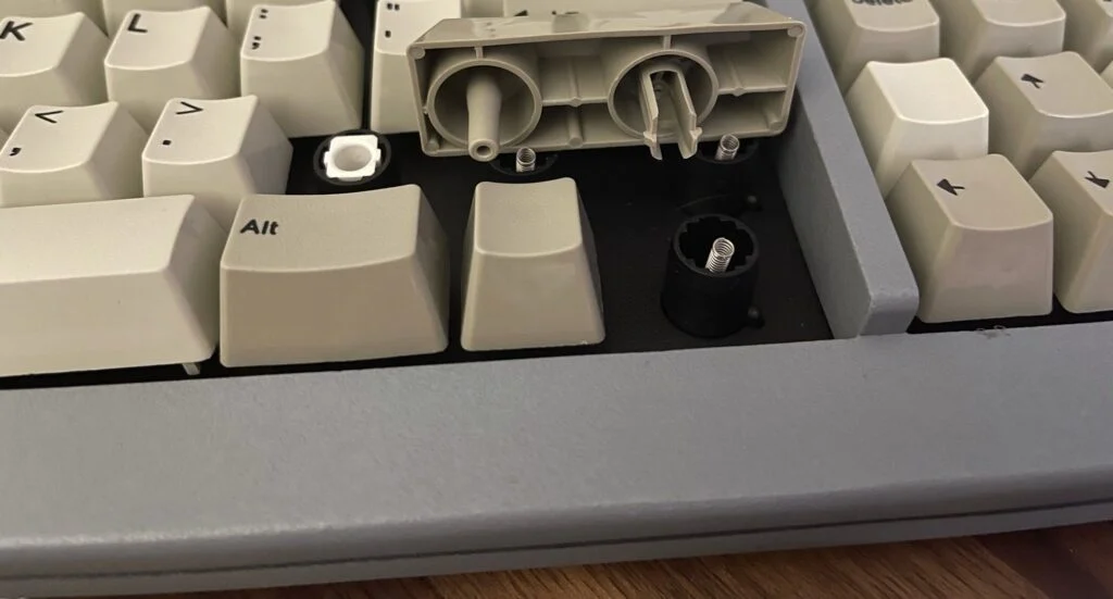 Someone sent me an ingenious layout modification with the HHKB style split right shift – did not think this was possible! Using the full 2.75U right shift key on the HHKB style split right shift board, with one key to the right of the shift key. Posting their photos with their permission: