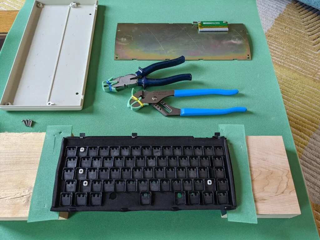 Brand New Model F June Update – printed key sets and keyboards continue shipping, first photos of the blue and gray sublimated keys, and more! 10 Recently I have been exchanging emails with someone who has followed the manual carefully and with permission I am posting some photos of their Model F setup to open up the inner assembly, as some flippers got stuck after the keyboard was bounced around in shipping (!). The setup was so nice that I thought it would be worth sharing. Certainly nicer and cleaner looking than my own setup!