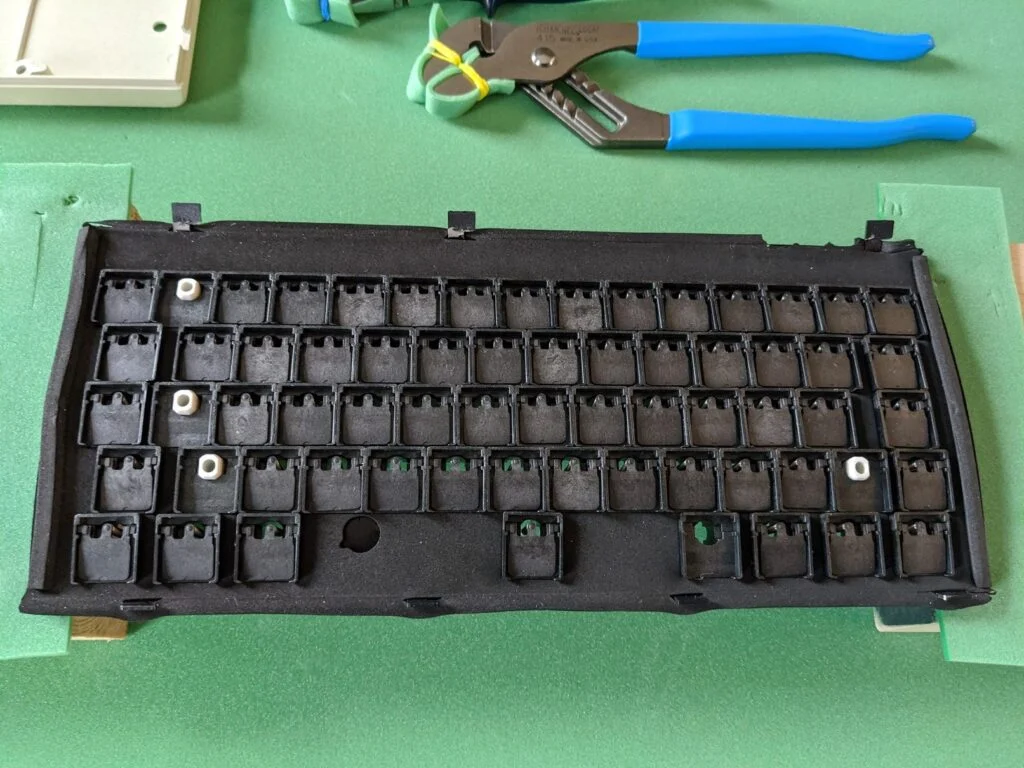 Brand New Model F June Update – printed key sets and keyboards continue shipping, first photos of the blue and gray sublimated keys, and more! 11 Recently I have been exchanging emails with someone who has followed the manual carefully and with permission I am posting some photos of their Model F setup to open up the inner assembly, as some flippers got stuck after the keyboard was bounced around in shipping (!). The setup was so nice that I thought it would be worth sharing. Certainly nicer and cleaner looking than my own setup!
