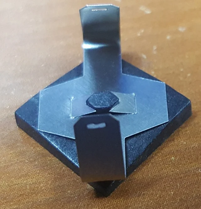 Flyplate and flipper alignment