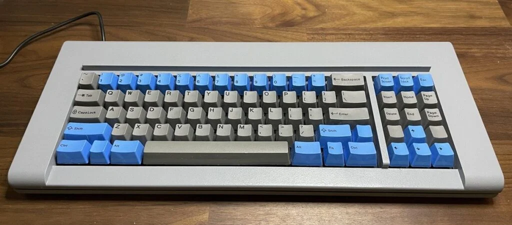 I am sharing (with permission) another nice color combination that someone sent me, with the plan to install the custom 12 Key Industrial SSK set when it is ready (the factory is still wrapping up the remaining custom keys and sets and should wrap things up by year end – the approval process has taken longer than expected for these sets but I’d rather see adequately-aligned sets before rapid sublimation can start – every offered key set style has its alignment and content checked to make sure it is good, before the remaining sets can be sublimated).